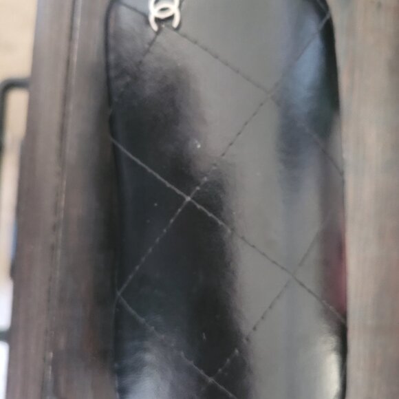 Chanel sunglasses with case - Picture 3 of 3